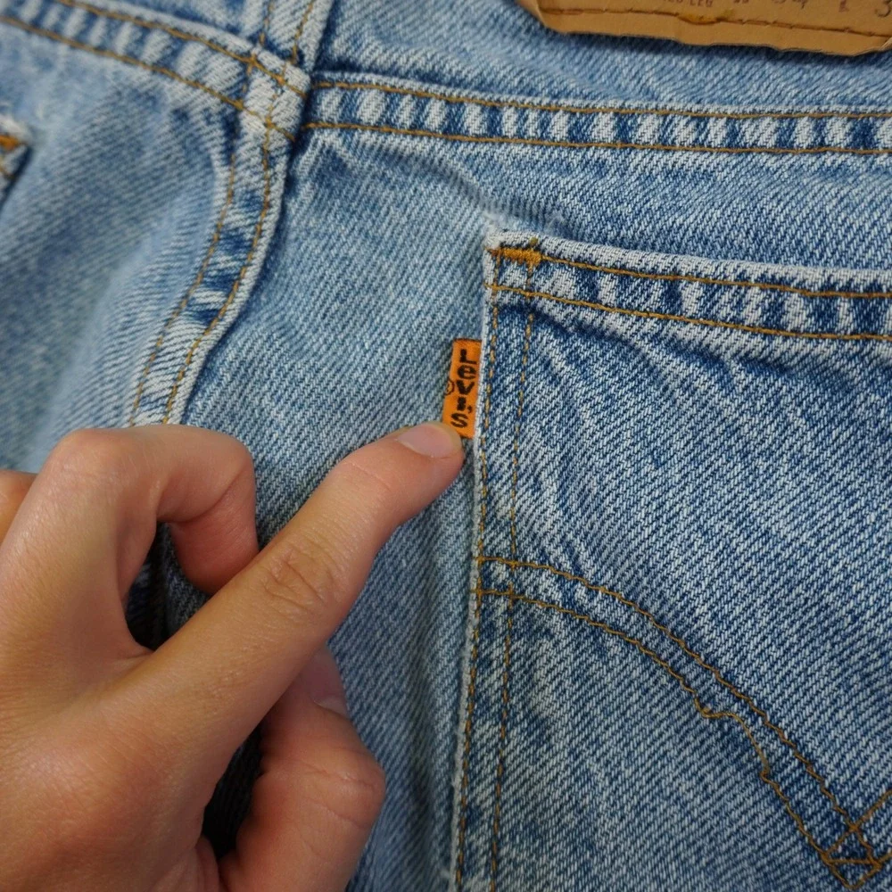 Vintage Levis 550 Relaxed Fit Tapered Mens Light Wash Orange Tab Jeans 34x32 90s